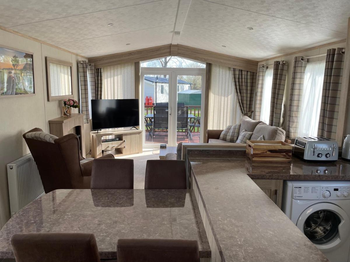 Beautiful 2 Bedroom Helmsley Lodge نورث هامبتون المظهر الخارجي الصورة