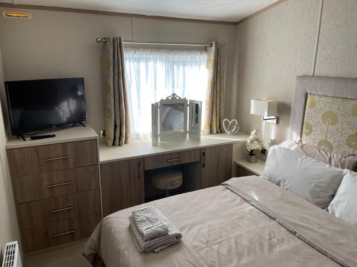 Beautiful 2 Bedroom Helmsley Lodge نورث هامبتون المظهر الخارجي الصورة