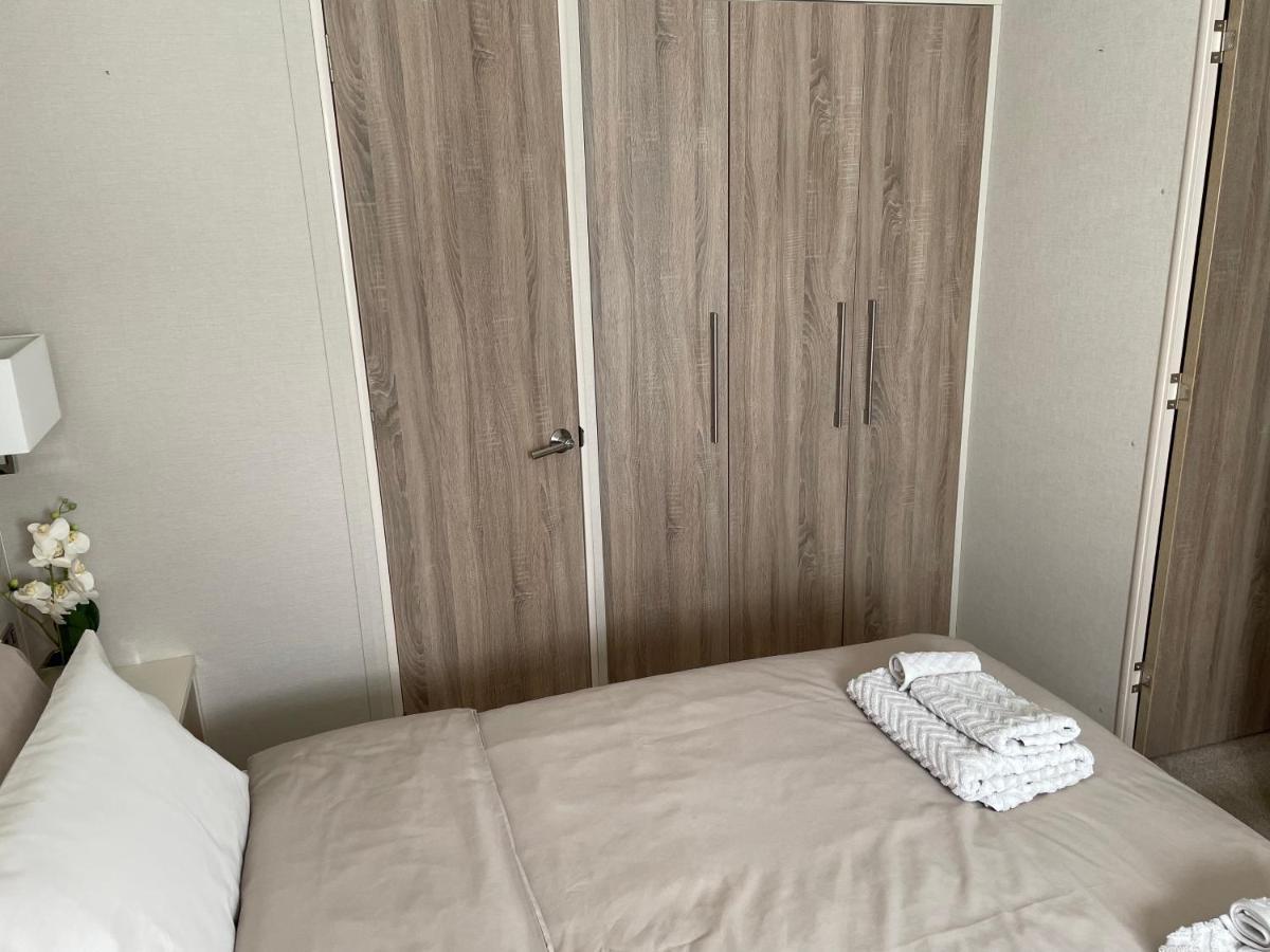 Beautiful 2 Bedroom Helmsley Lodge نورث هامبتون المظهر الخارجي الصورة