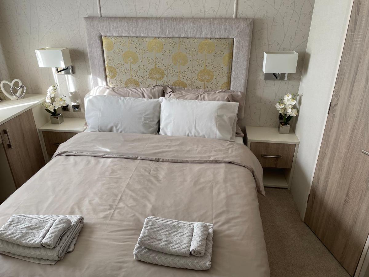 Beautiful 2 Bedroom Helmsley Lodge نورث هامبتون المظهر الخارجي الصورة